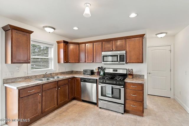 317 E Lakewood Avenue, Ocean Gate, NJ 08740