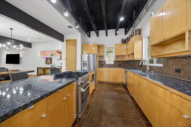 1711 W 13th Street, Houston, TX 77008