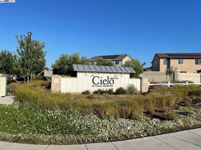 5611 Trinity Lakes Ln, Antioch, CA 94531