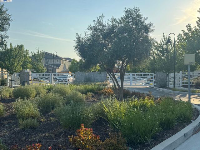 5611 Trinity Lakes Ln, Antioch, CA 94531