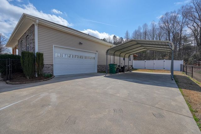 611 Pearson Town Road, Moore, SC 29369