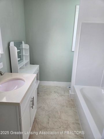 1613 Massachusetts Avenue, Lansing, MI 48906