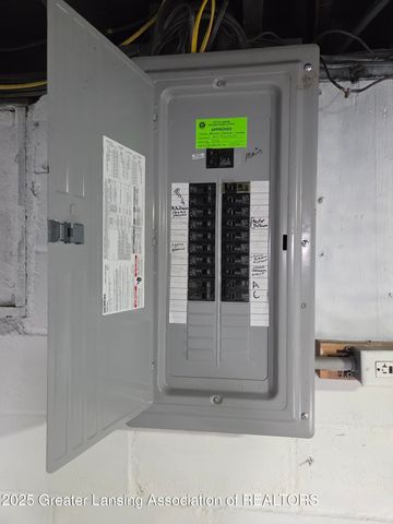 1613 Massachusetts Avenue, Lansing, MI 48906