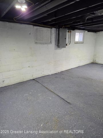 1613 Massachusetts Avenue, Lansing, MI 48906