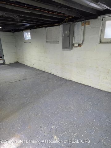 1613 Massachusetts Avenue, Lansing, MI 48906