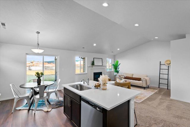 3533 NW 8th Street 18, Redmond, OR 97756