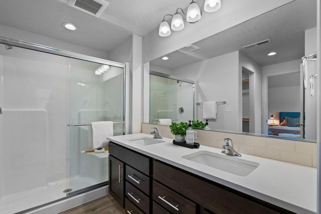 3533 NW 8th Street 18, Redmond, OR 97756