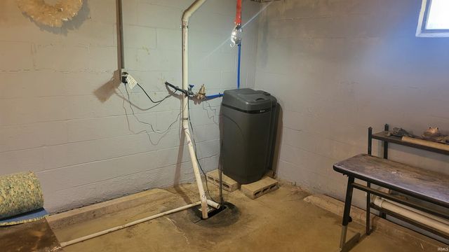 1949 Sunny Acres Dr Drive, Bedford, IN 47421