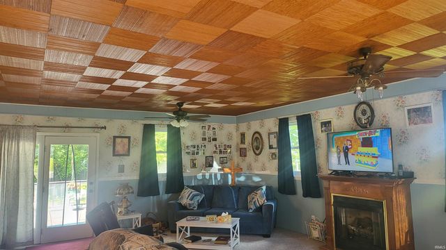 1949 Sunny Acres Dr Drive, Bedford, IN 47421