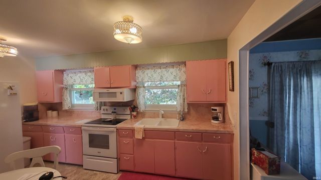 1949 Sunny Acres Dr Drive, Bedford, IN 47421