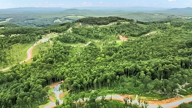 1084 Highgrove Drive, Talking Rock, GA 30175