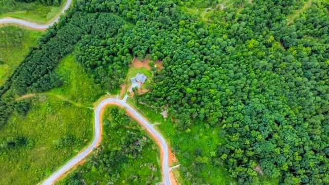 1084 Highgrove Drive, Talking Rock, GA 30175