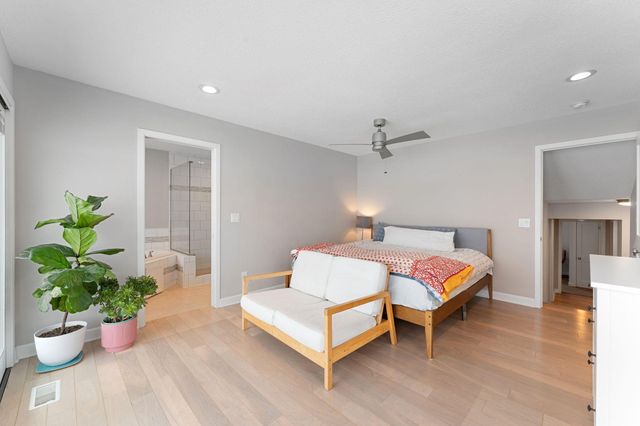 5325 Twin Lake Boulevard E, Brooklyn Center, MN 55429