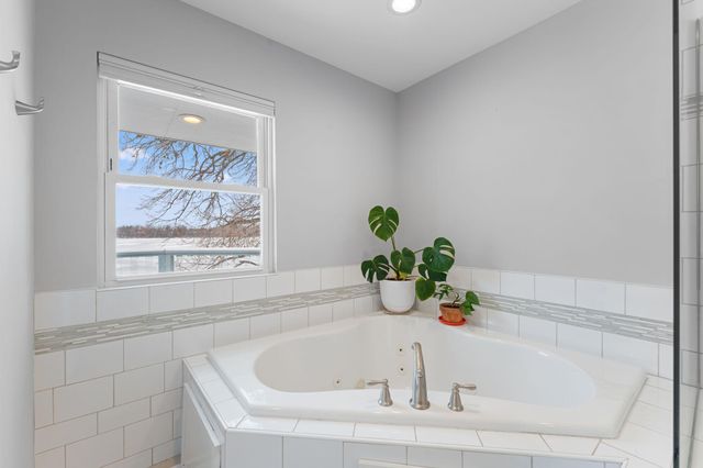 5325 Twin Lake Boulevard E, Brooklyn Center, MN 55429