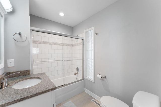 5325 Twin Lake Boulevard E, Brooklyn Center, MN 55429