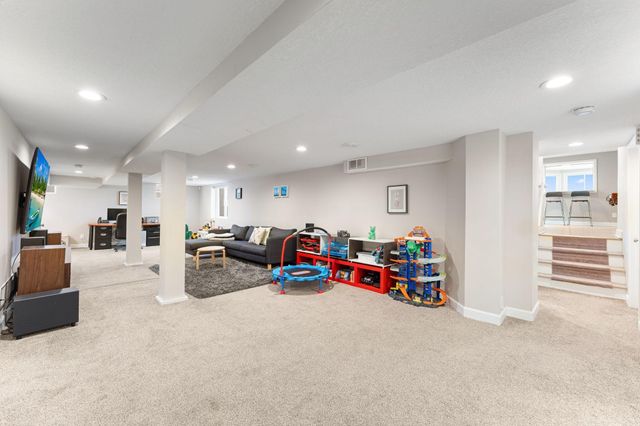 5325 Twin Lake Boulevard E, Brooklyn Center, MN 55429