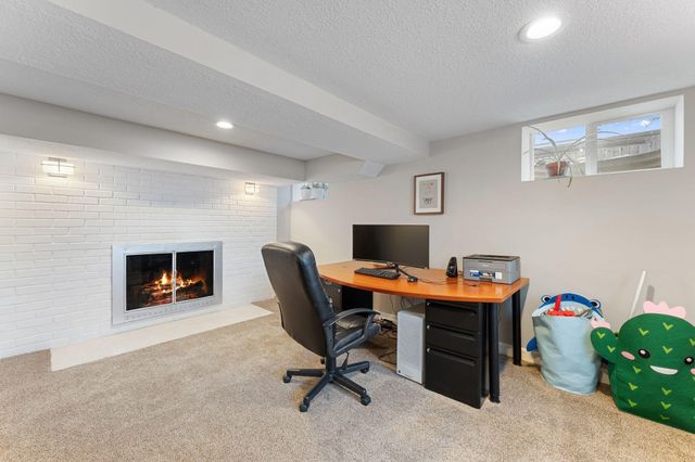 5325 Twin Lake Boulevard E, Brooklyn Center, MN 55429