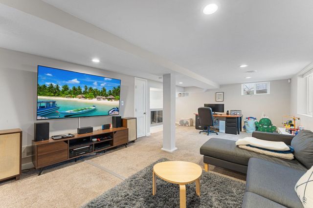 5325 Twin Lake Boulevard E, Brooklyn Center, MN 55429