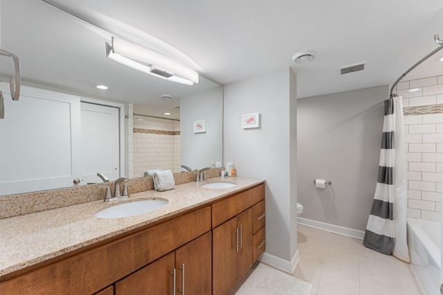 5325 Twin Lake Boulevard E, Brooklyn Center, MN 55429