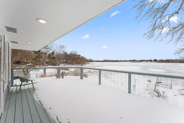 5325 Twin Lake Boulevard E, Brooklyn Center, MN 55429