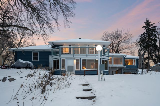 5325 Twin Lake Boulevard E, Brooklyn Center, MN 55429