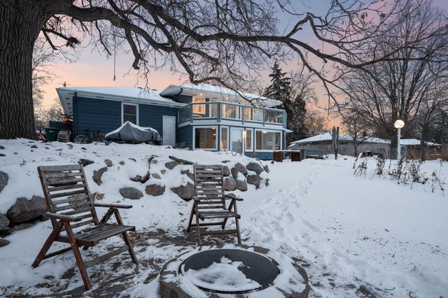 5325 Twin Lake Boulevard E, Brooklyn Center, MN 55429