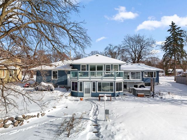 5325 Twin Lake Boulevard E, Brooklyn Center, MN 55429