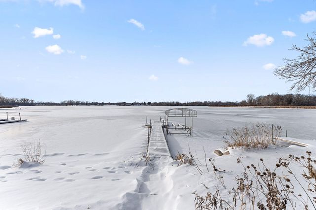 5325 Twin Lake Boulevard E, Brooklyn Center, MN 55429