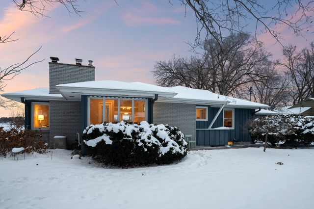 5325 Twin Lake Boulevard E, Brooklyn Center, MN 55429