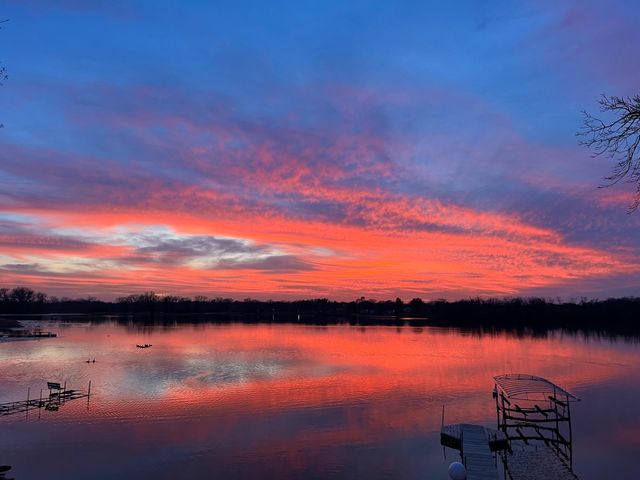 5325 Twin Lake Boulevard E, Brooklyn Center, MN 55429