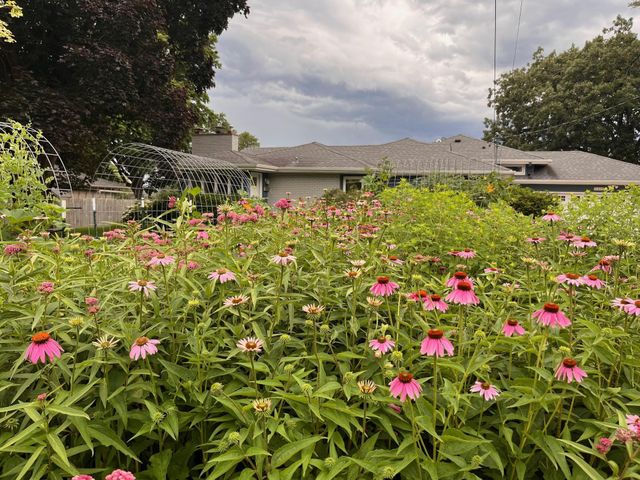 5325 Twin Lake Boulevard E, Brooklyn Center, MN 55429