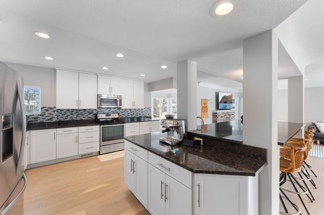 5325 Twin Lake Boulevard E, Brooklyn Center, MN 55429