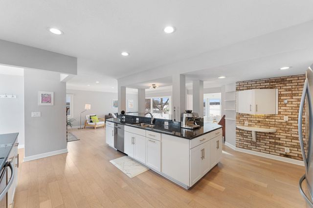 5325 Twin Lake Boulevard E, Brooklyn Center, MN 55429