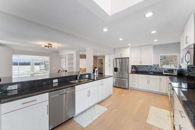 5325 Twin Lake Boulevard E, Brooklyn Center, MN 55429