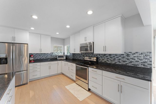 5325 Twin Lake Boulevard E, Brooklyn Center, MN 55429