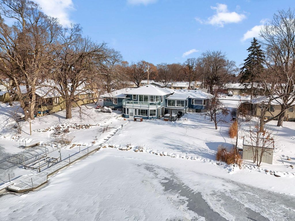 5325 Twin Lake Boulevard E, Brooklyn Center, MN 55429