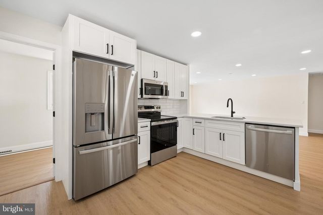 324 JUNIPER DR, Cherry Hill, NJ 08003