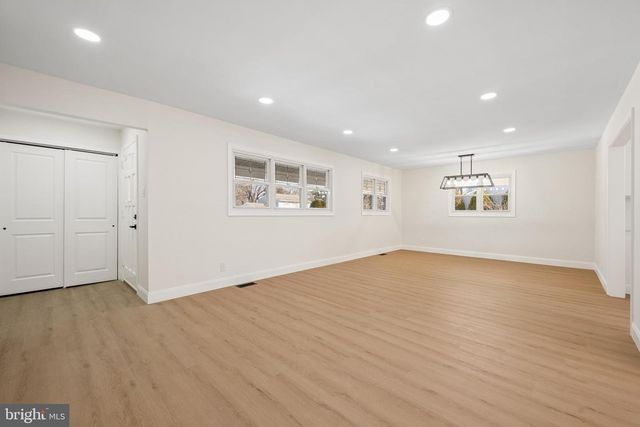 324 JUNIPER DR, Cherry Hill, NJ 08003