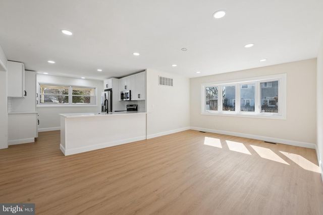 324 JUNIPER DR, Cherry Hill, NJ 08003