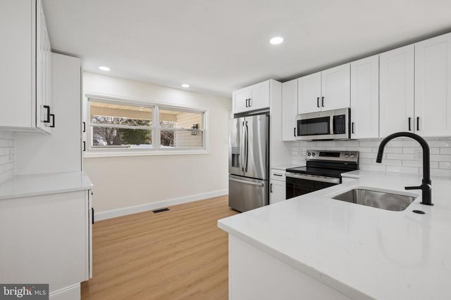 324 JUNIPER DR, Cherry Hill, NJ 08003