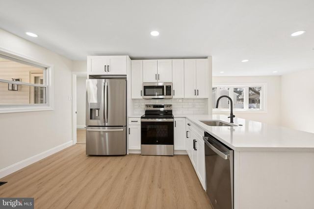 324 JUNIPER DR, Cherry Hill, NJ 08003