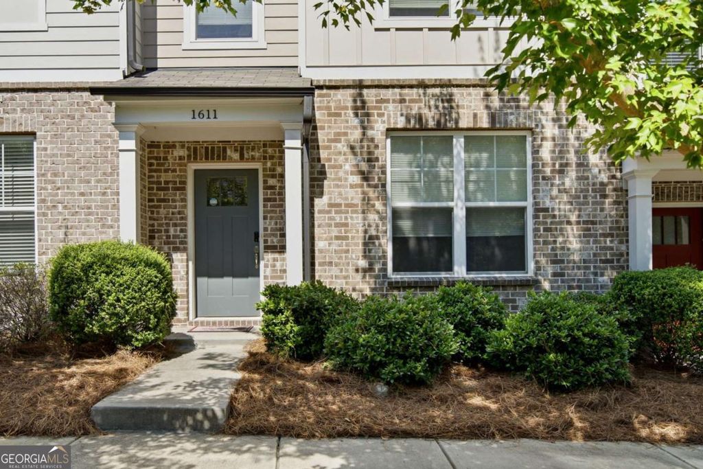 1611 Falcon Crest Way, Decatur, GA 30032