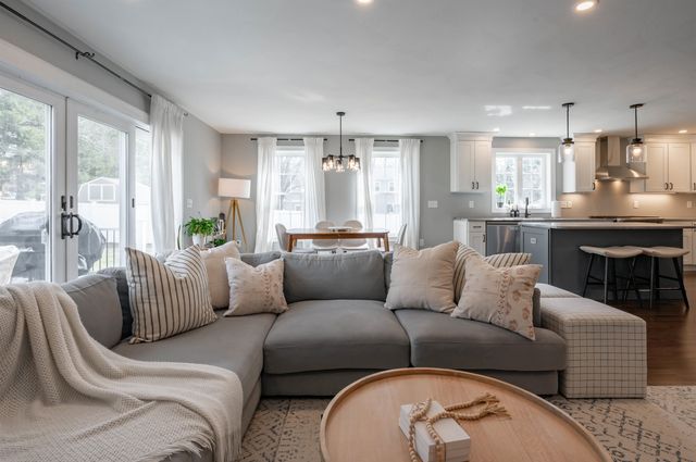 285B Webster Street, Hudson, NH 03051