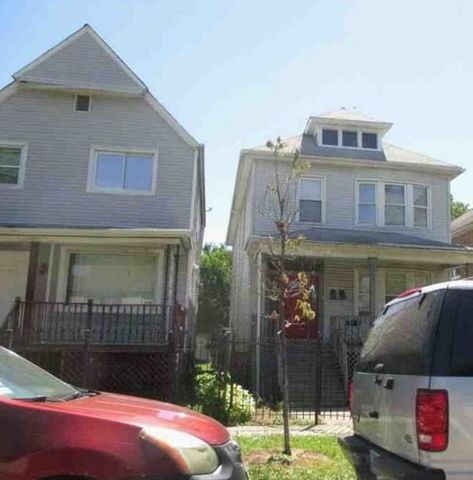 8047 S Houston Avenue, Chicago, IL 60617