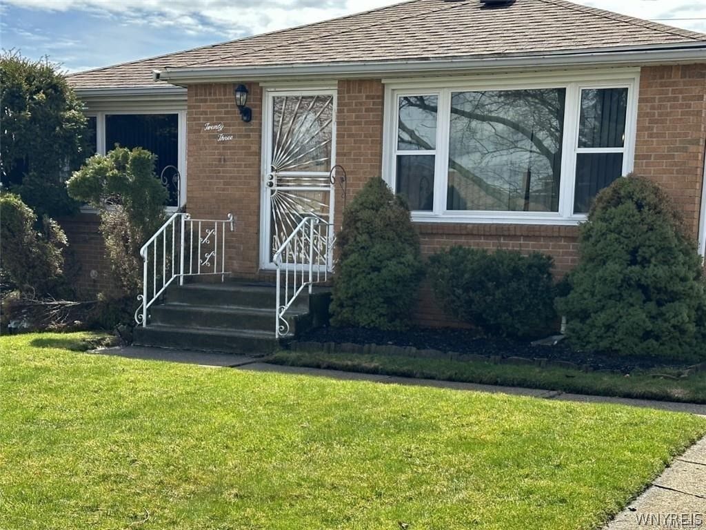 23 Pinewood, Cheektowaga, NY 14225