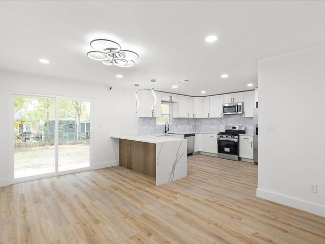 2726 Ridgewood Street, Irving, TX 75062