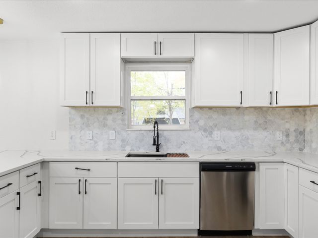 2726 Ridgewood Street, Irving, TX 75062