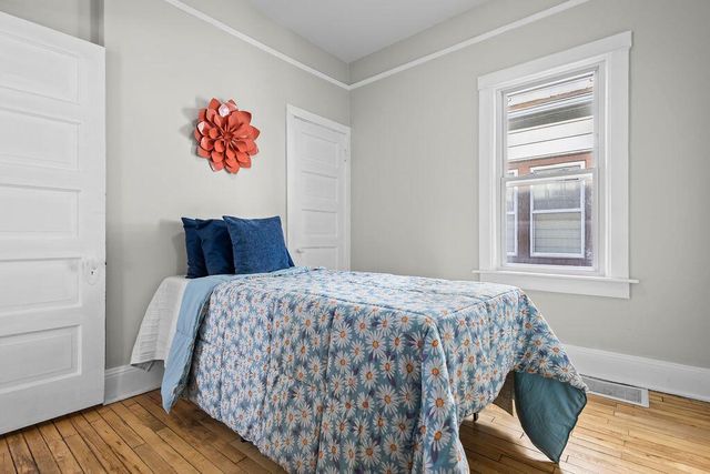 1567 S 83rd STREET, West Allis, WI 53214