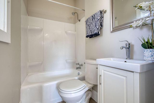 1567 S 83rd STREET, West Allis, WI 53214