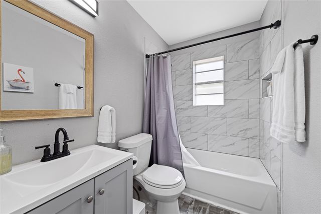 1900 N 6th Street, Waco, TX 76708